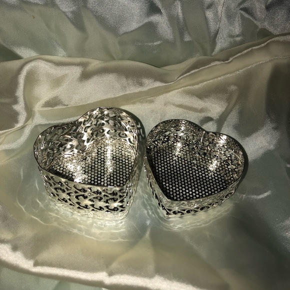 Silver heart trinket box display or decoration - Picture 3 of 8
